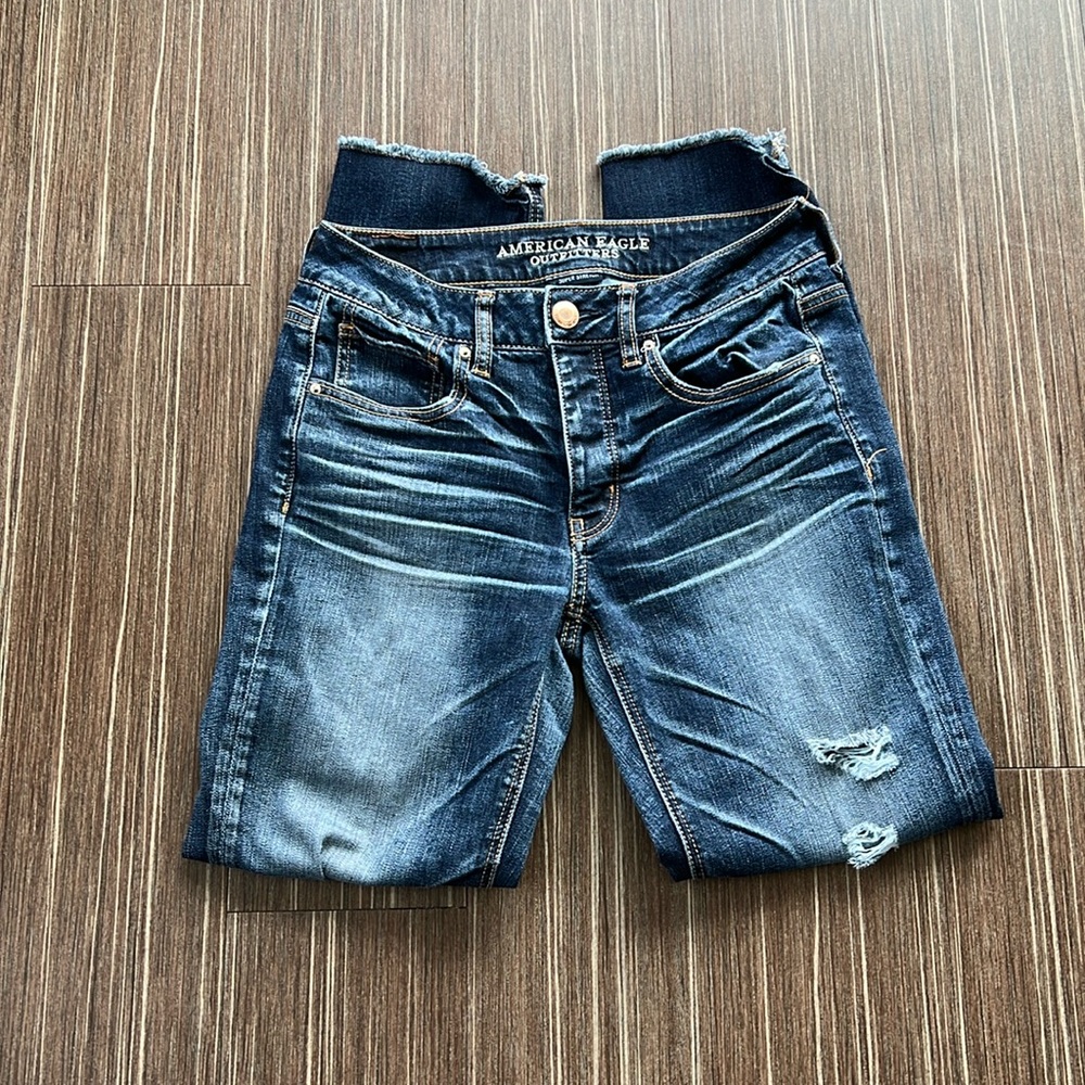 American Eagle Outfitters Tomgirl Distressed Jeans